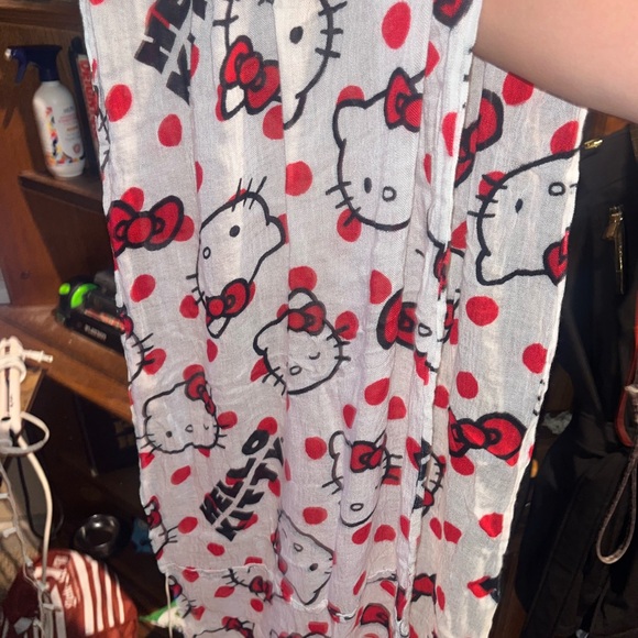 Hello Kitty Scarf - Picture 6 of 8